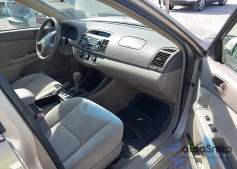 2004 Toyota Camry Le/Xle/Se z USA, uszkodzony, nr VIN 4T1BE32K44U378231